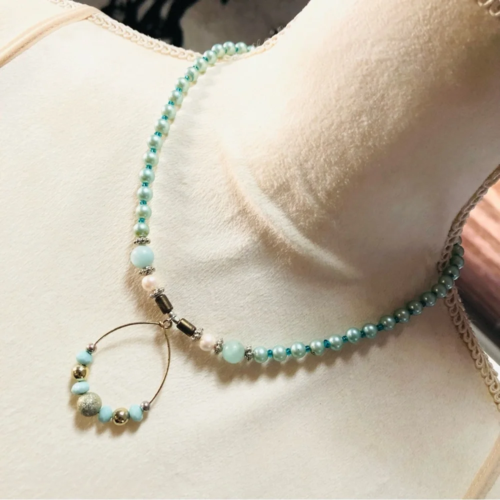 Handcrafted repurpose elegant green chalcedony pearl vintage beaded necklace